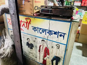 গ্লাসের র‍্যাক কাপরের দোকানের জন্য