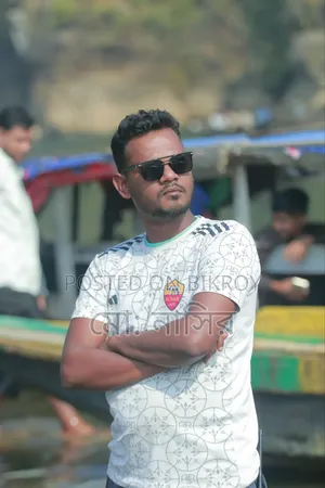 ৫ বছরের অভিজ্ঞতাসম্পন্ন পেশাদার ড্রাইভার