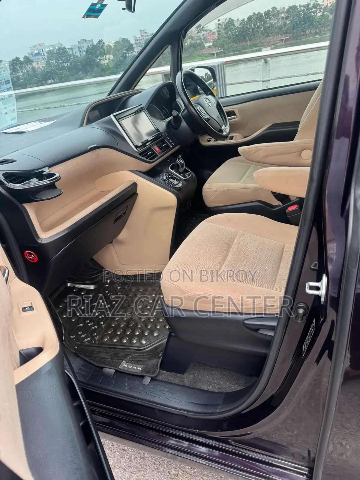 Toyota Noah 2014 Maroon
