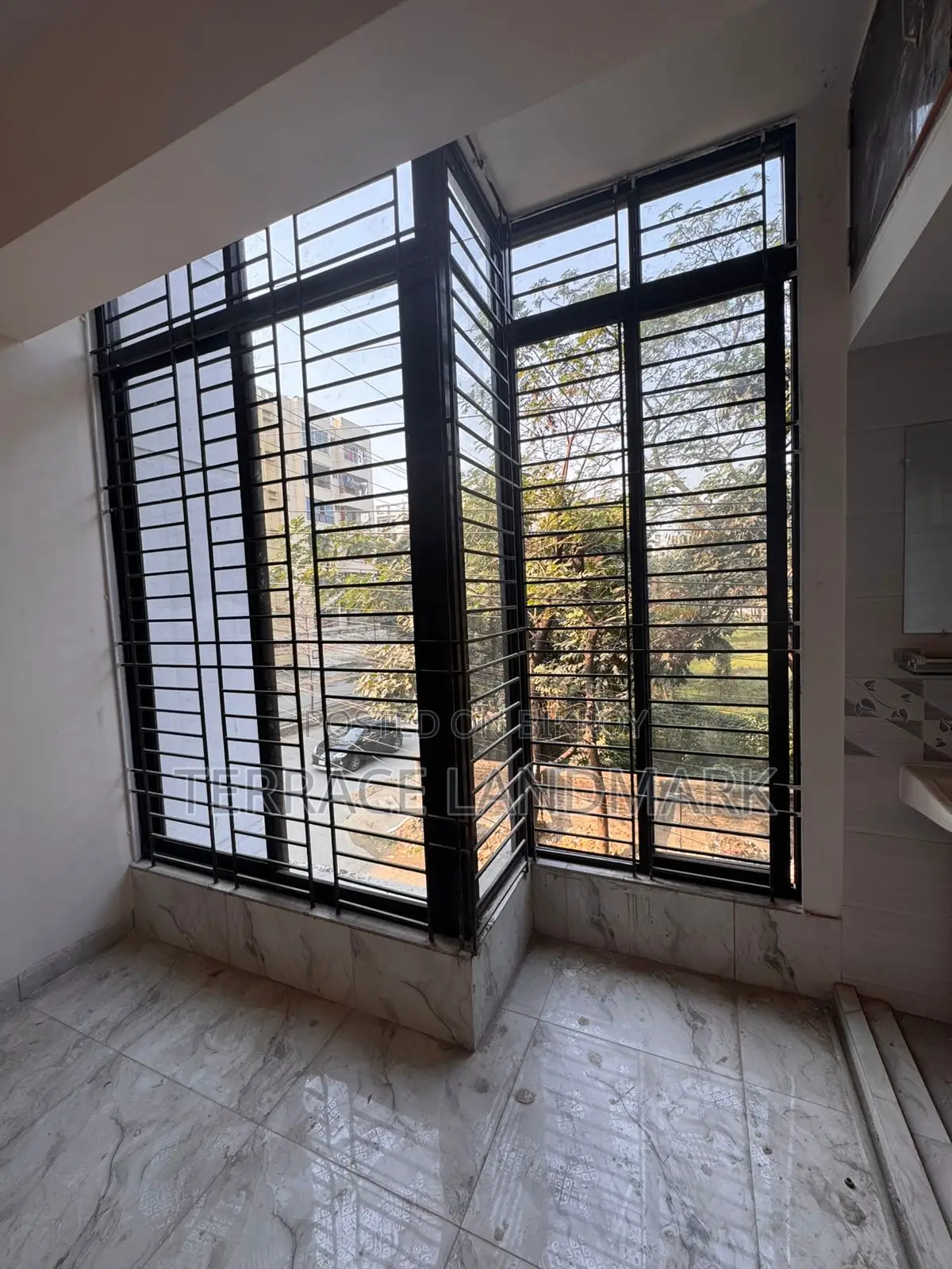 4 Bedroom Apartment in Basundhara for sale