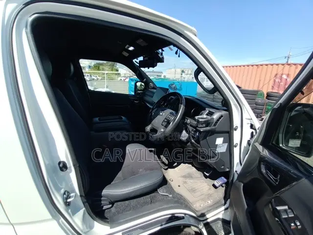 Toyota HiAce 2020 Pearl