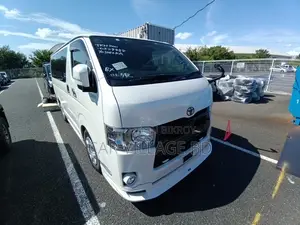 Toyota HiAce 2020 Pearl