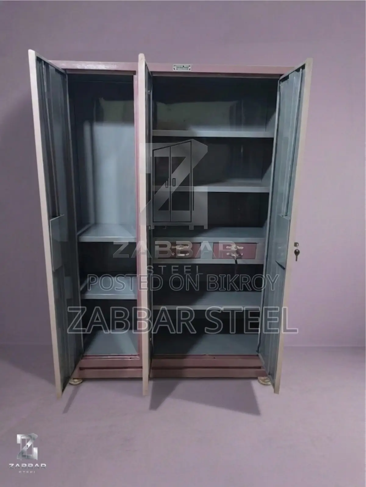 বড় পরিবারের সব প্রয়োজন মেটাতে Premium 3-Door Steel Almirah