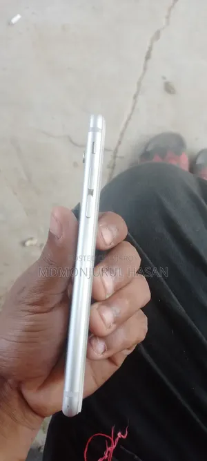 অ্যাপল আইফোন ৭ ৩২ জিবি সাদা