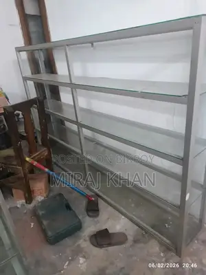 তাক এবং সো-কেস বিক্রির জন্য