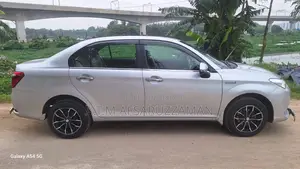 টয়োটা এক্সিও ২০১৫ সিলভার