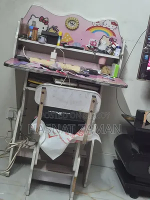 শিশুদের পড়ার চেয়ার ও টেবিল