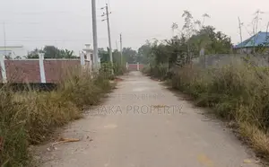 সেক্টর-১৬/আই ব্লক, ৩০ ফুট রাস্তা, ৩ কাঠা পার্কের পাশে দক্ষিণমুখী
