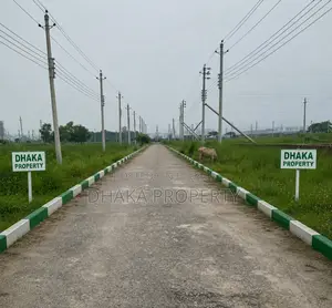 সেক্টর-১৬/এইচ এ ৩০ ফুট রাস্তা ৩ কাঠা লেক পশ্চিমমুখী।