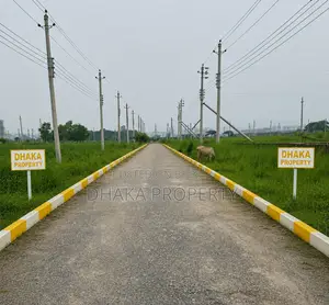 সেক্টর-১৬/এইচ এ ৩০ ফুট রাস্তা ৩ কাঠা লেক পশ্চিমমুখী।