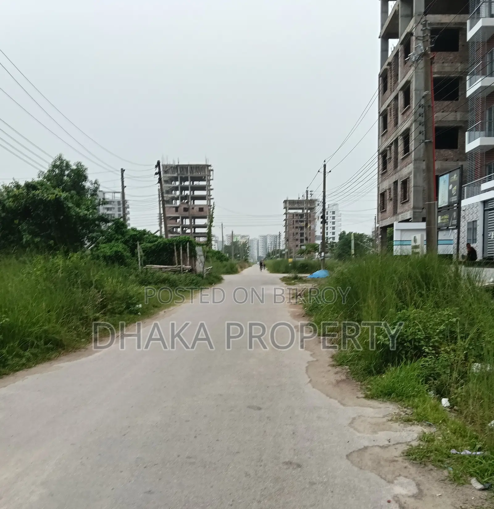 34ft Road 5 Katha Park East at Sector-16/A.