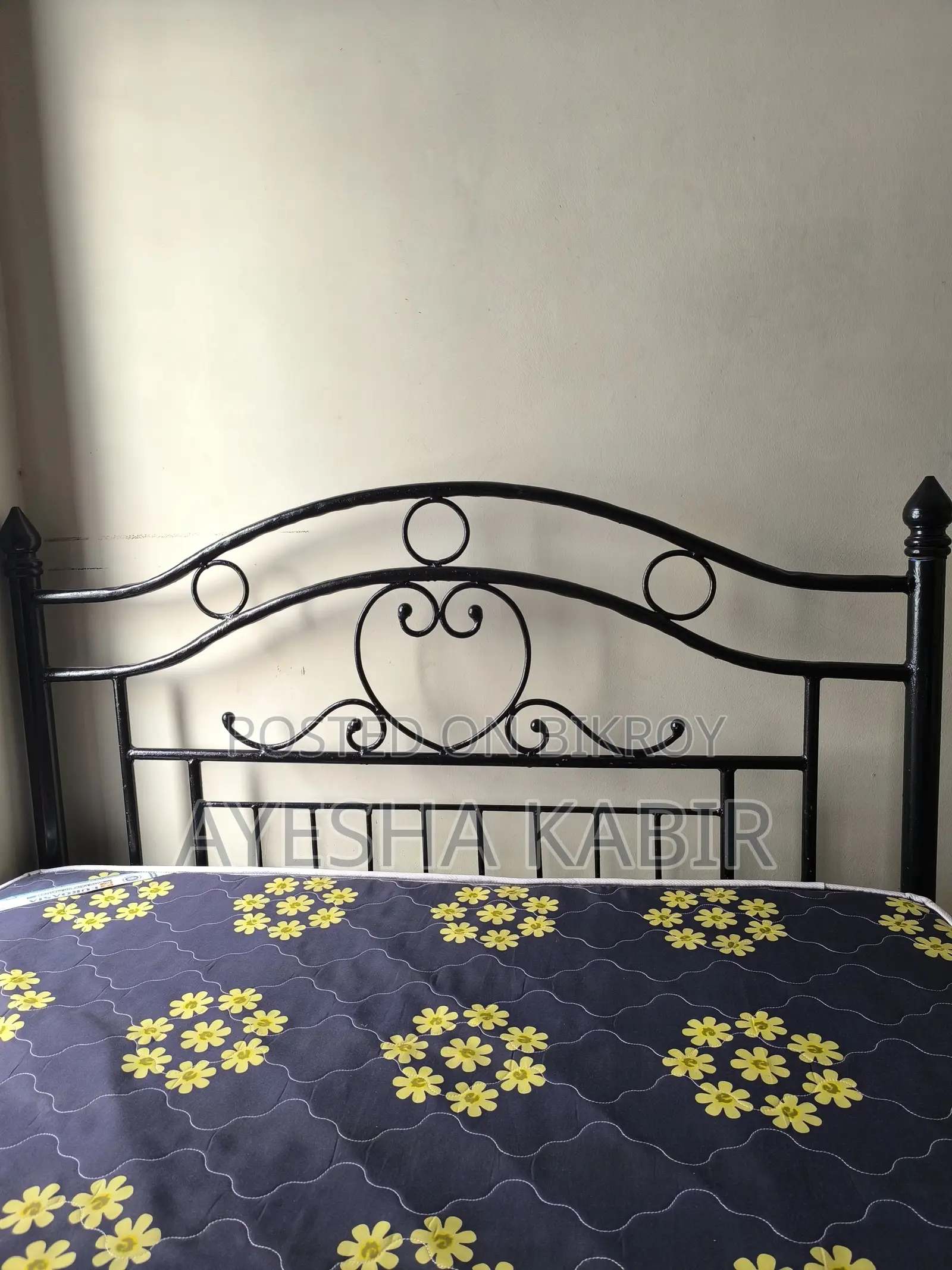 Semi Double Bed With Mattress