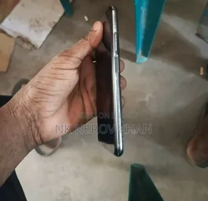 মোবাইল ফোন ৩২ জিবি কালো