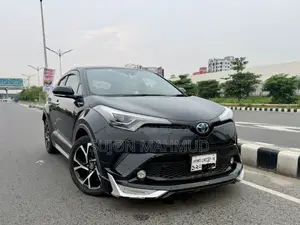 টয়োটা সি-এইচআর ২০১৮ কালো