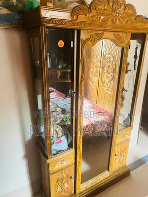 কাঠের ড্রেসিং টেবিল