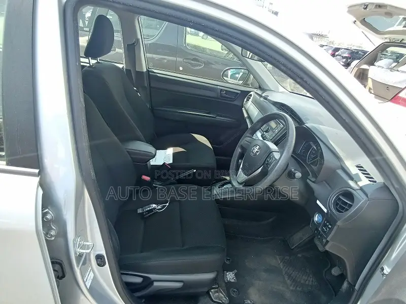Toyota Axio 2022 Silver