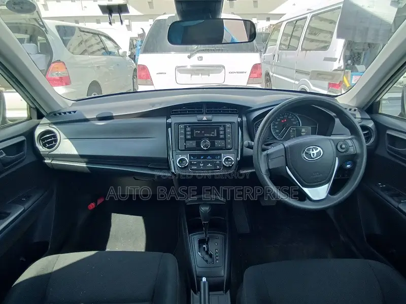 Toyota Axio 2022 Silver