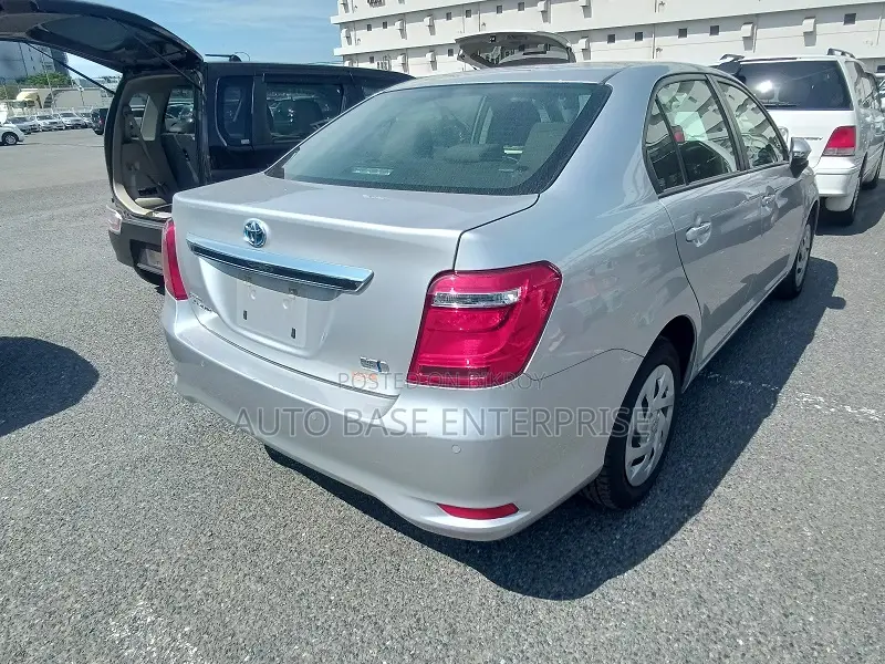 Toyota Axio 2022 Silver