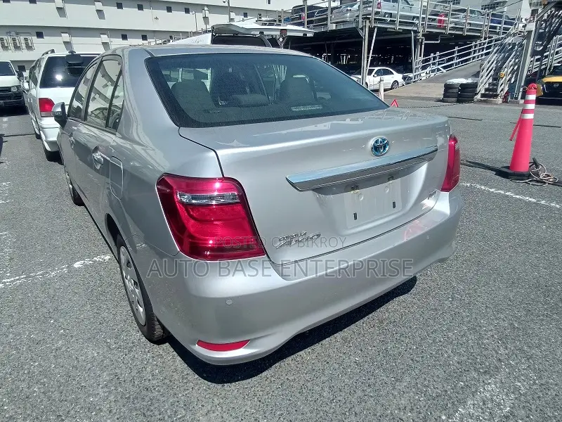 Toyota Axio 2022 Silver