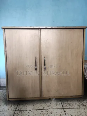 টেবিল, আলমারি এবং চৌকি