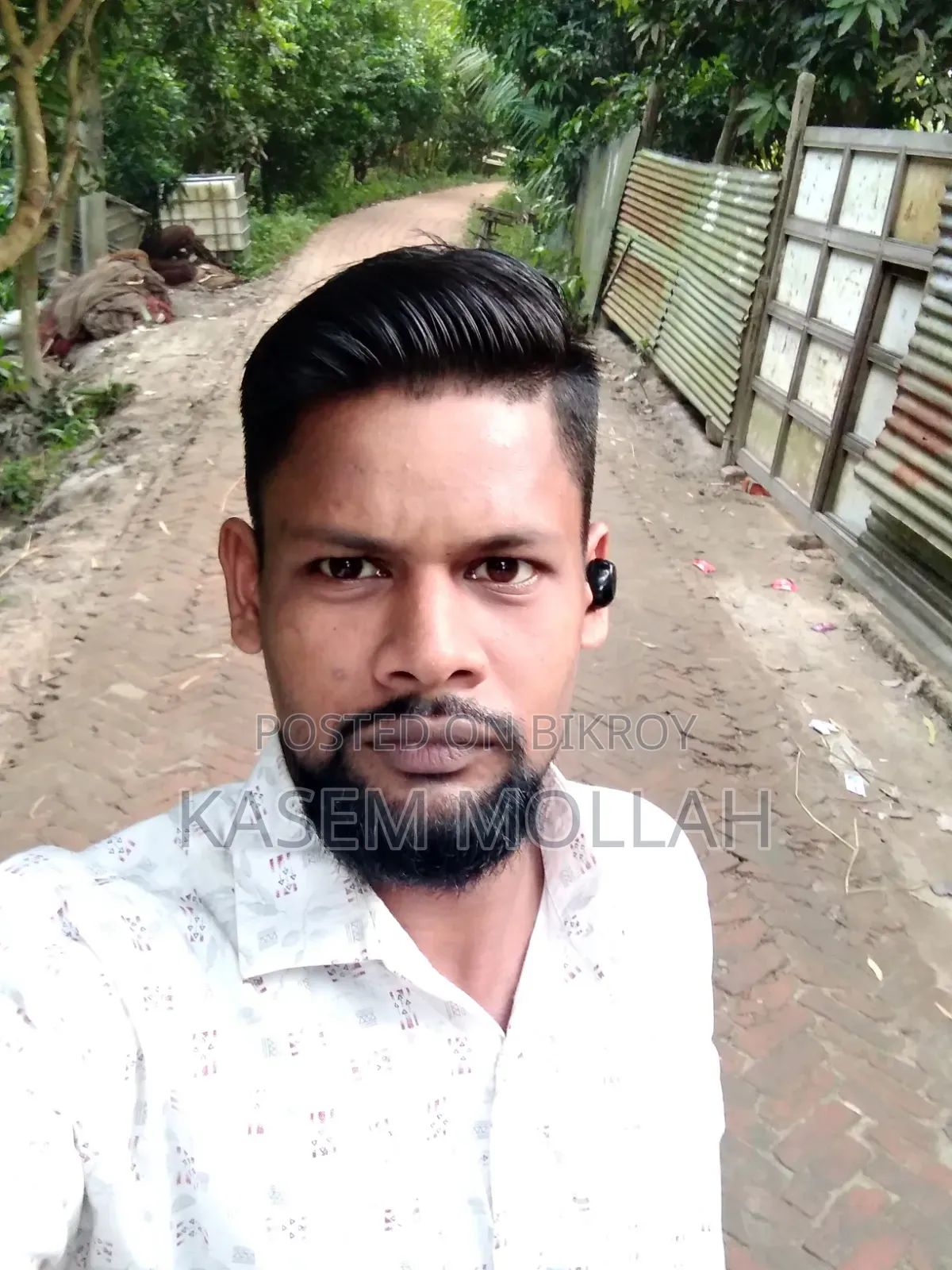 সাইকেল রাইডার পার্সেল ডেলিভারি
