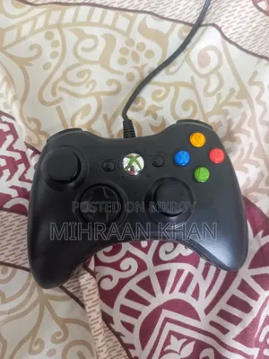 Xbox 360 Controller Wired. For Old Gamers Who Affaired With Xbox.