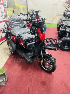 নতুন Suzuki 750 2022 বেইজ