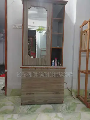 ড্রেসিং টেবিল