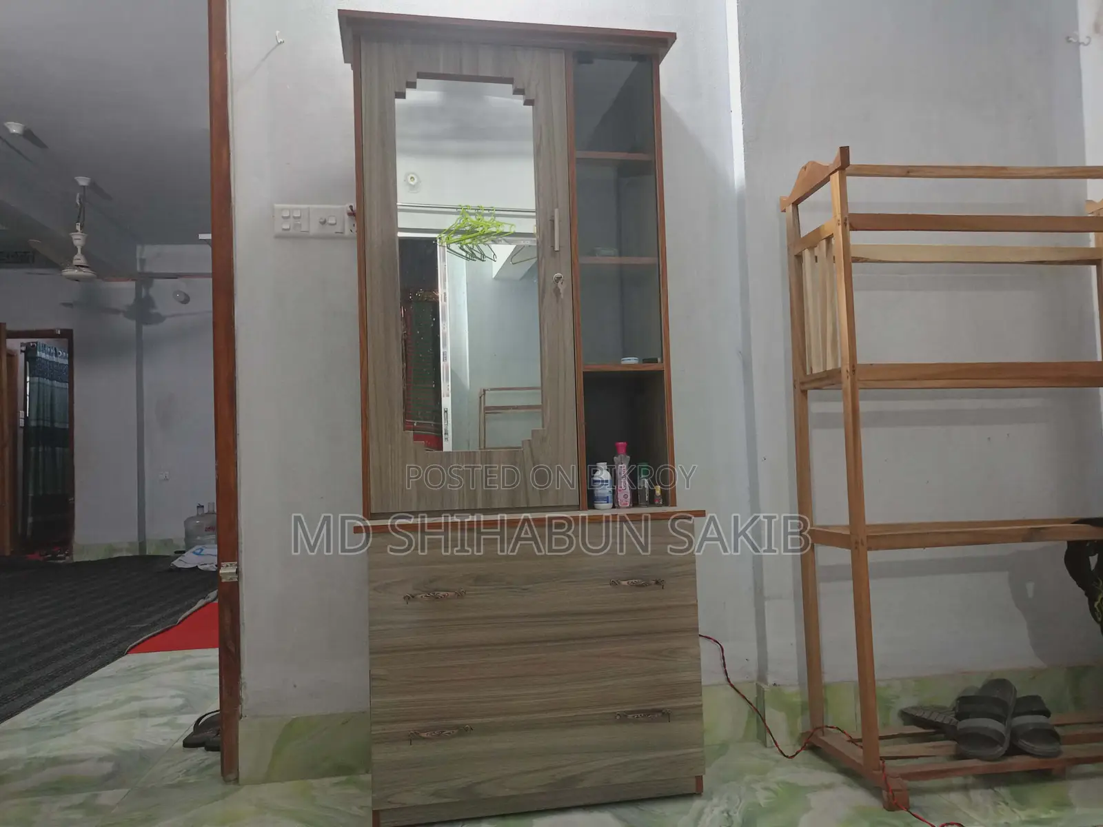 ড্রেসিং টেবিল