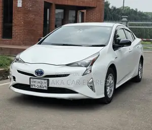 Toyota Prius 4dr Hatchback (1.8L 4cyl Gas/Electric Hybrid CVT) 2016