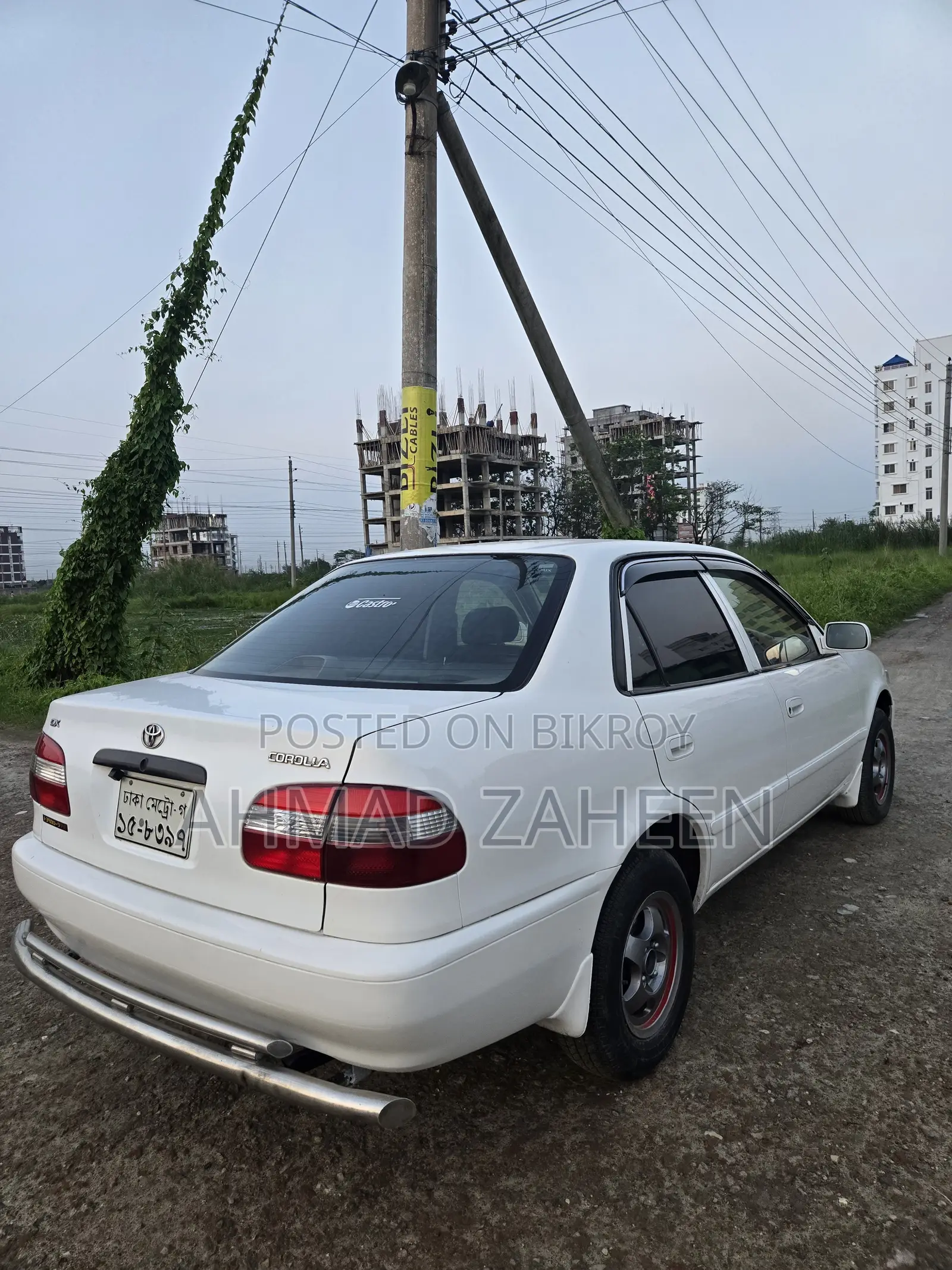 Toyota Corolla Sedan 1999 White