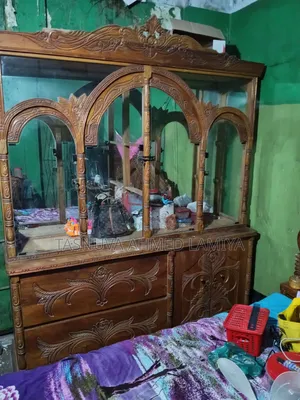 বানানো টিকসই সেগুন কাঠের শোকেস