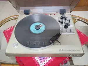 টার্নটেবল এলপি রেকর্ড প্লেয়ার
