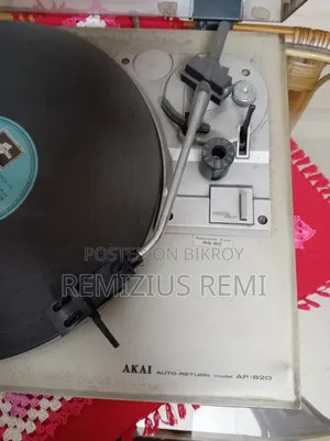 টার্নটেবল এলপি রেকর্ড প্লেয়ার