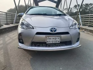 টয়োটা অ্যাকুয়া ২০১৩ সিলভার