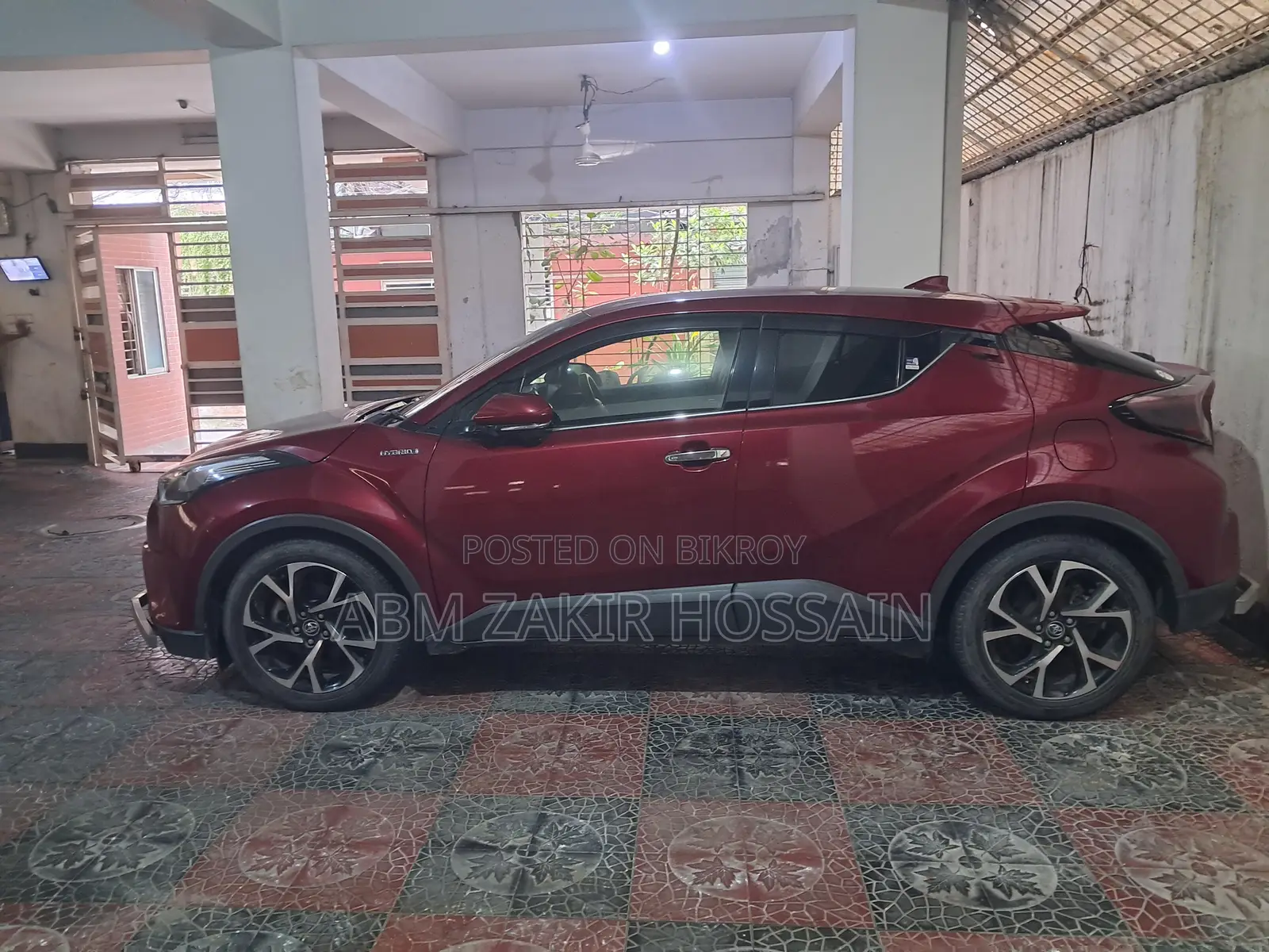 নতুন টয়োটা সি-এইচআর ২০১৮ মেরুন