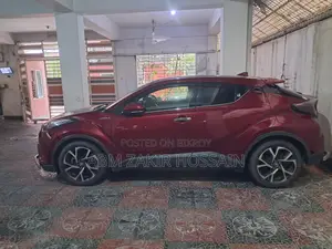 নতুন টয়োটা সি-এইচআর ২০১৮ মেরুন