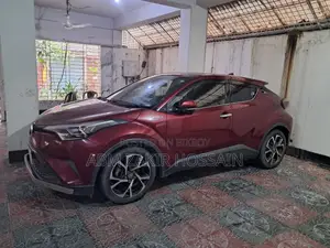 নতুন টয়োটা সি-এইচআর ২০১৮ মেরুন