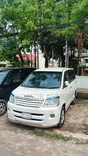 Toyota Noah 2002 Off white