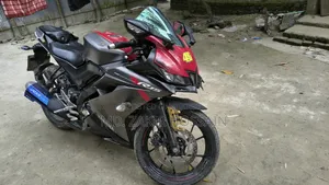 ইয়ামাহা আর১ ২০১৯ গ্রে