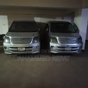 Toyota Noah 2.0 All Wheel Drive (8 Seater) 2004 Silver