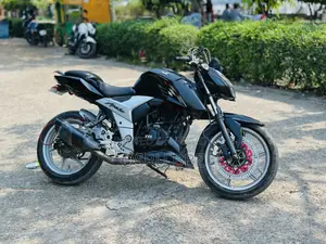 TVS Apache RTR 160 4V 2024 কালো