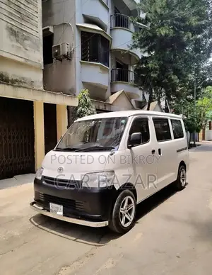 টয়োটা নোয়া ২০১৬ সাদা