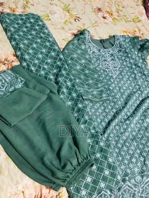 ব্যবহৃত পোশাক বিক্রির পোস্ট