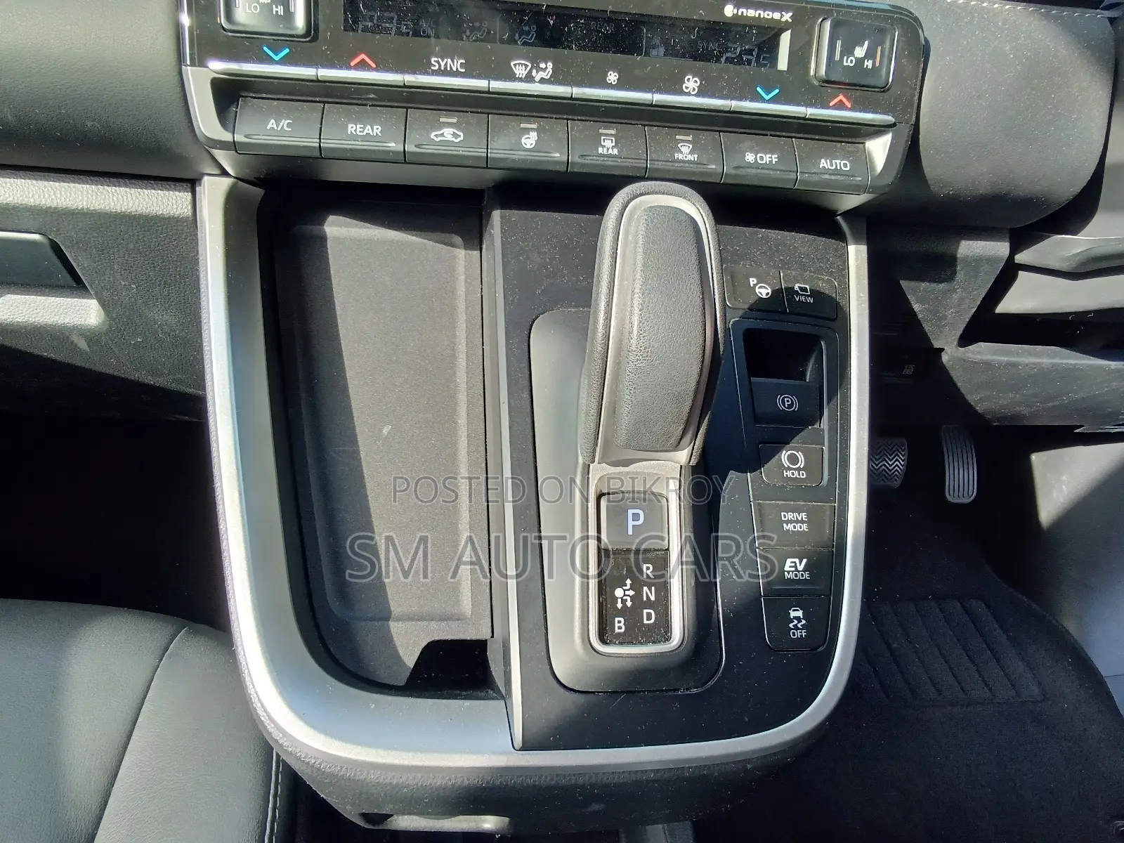 Toyota Noah 2022 Pearl