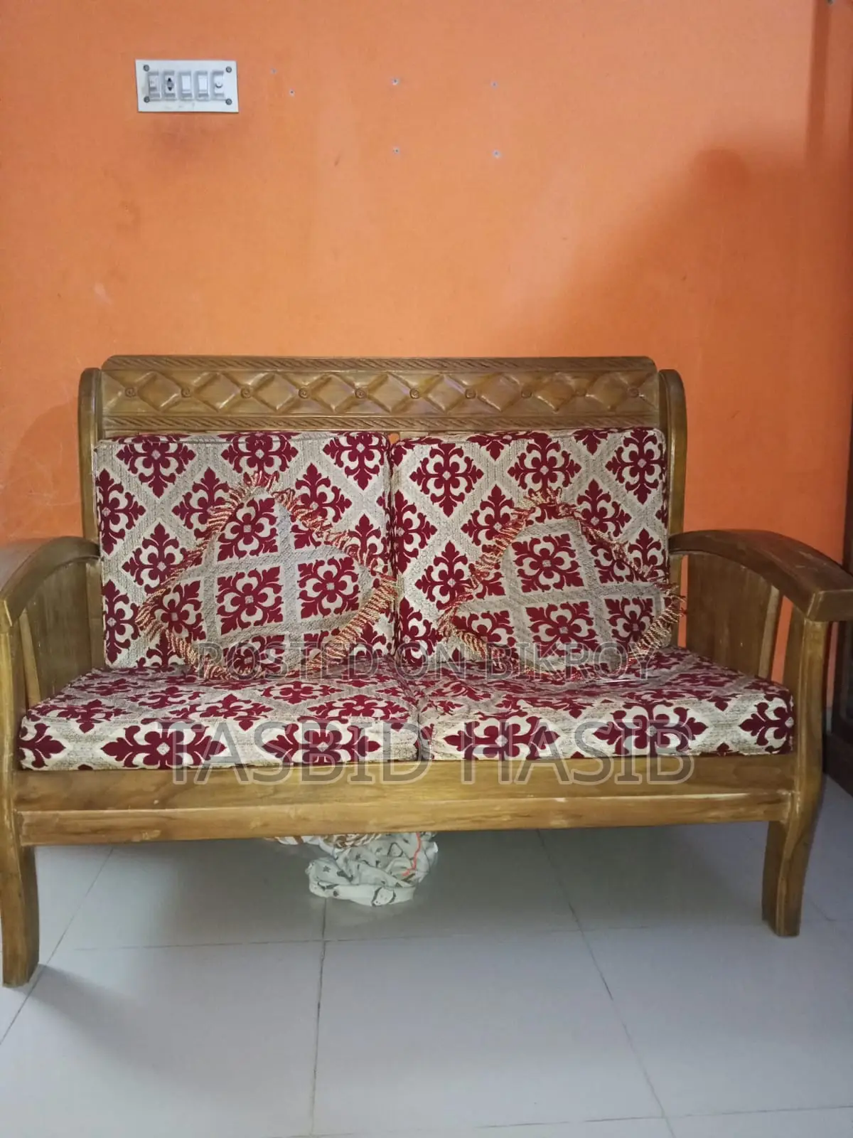উডেন সোফা