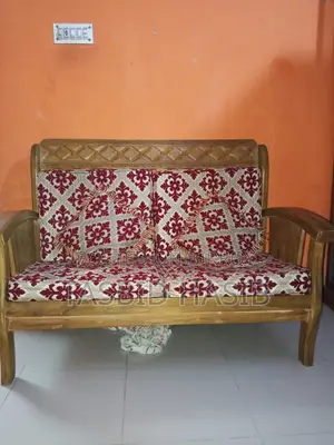উডেন সোফা