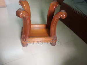 কাঠের টি টেবিল