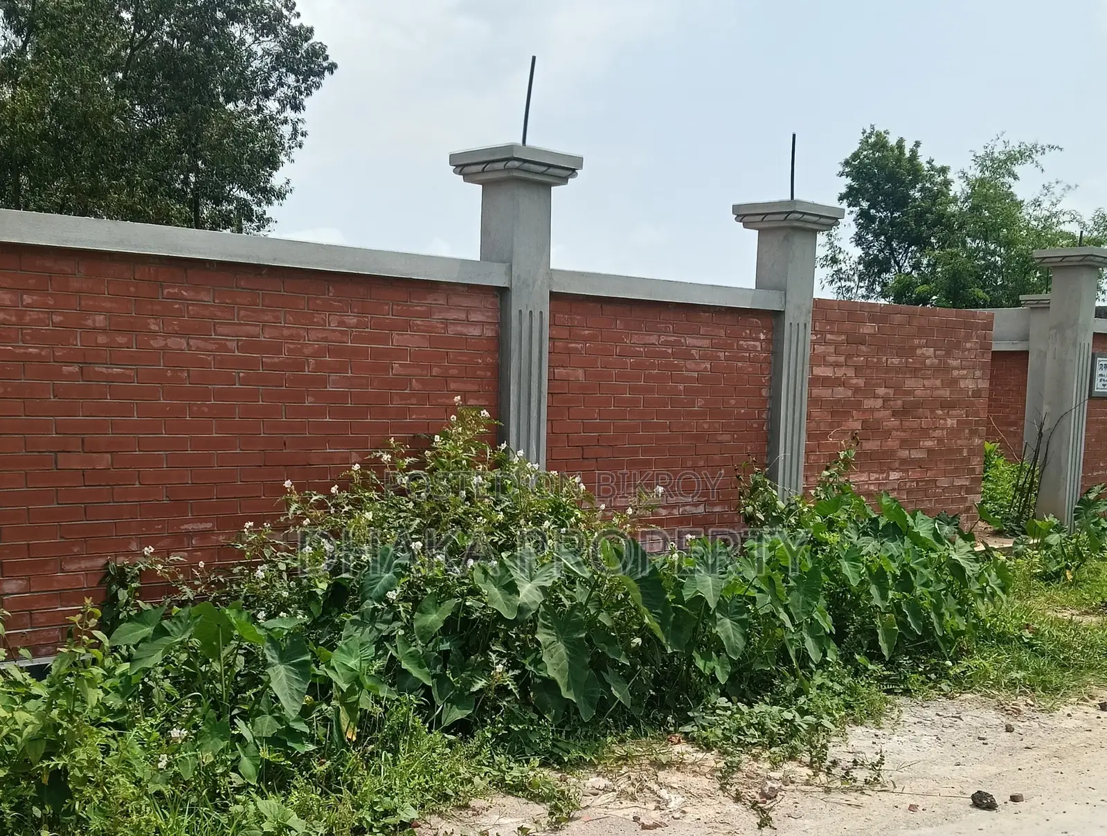 সেক্টর-৮ এ ৭৫/৭৫ ফুট কর্নার ৪.৫ কাঠা উত্তর/পূর্বমুখী