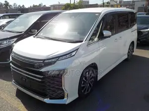 Toyota Voxy 2023 Pearl